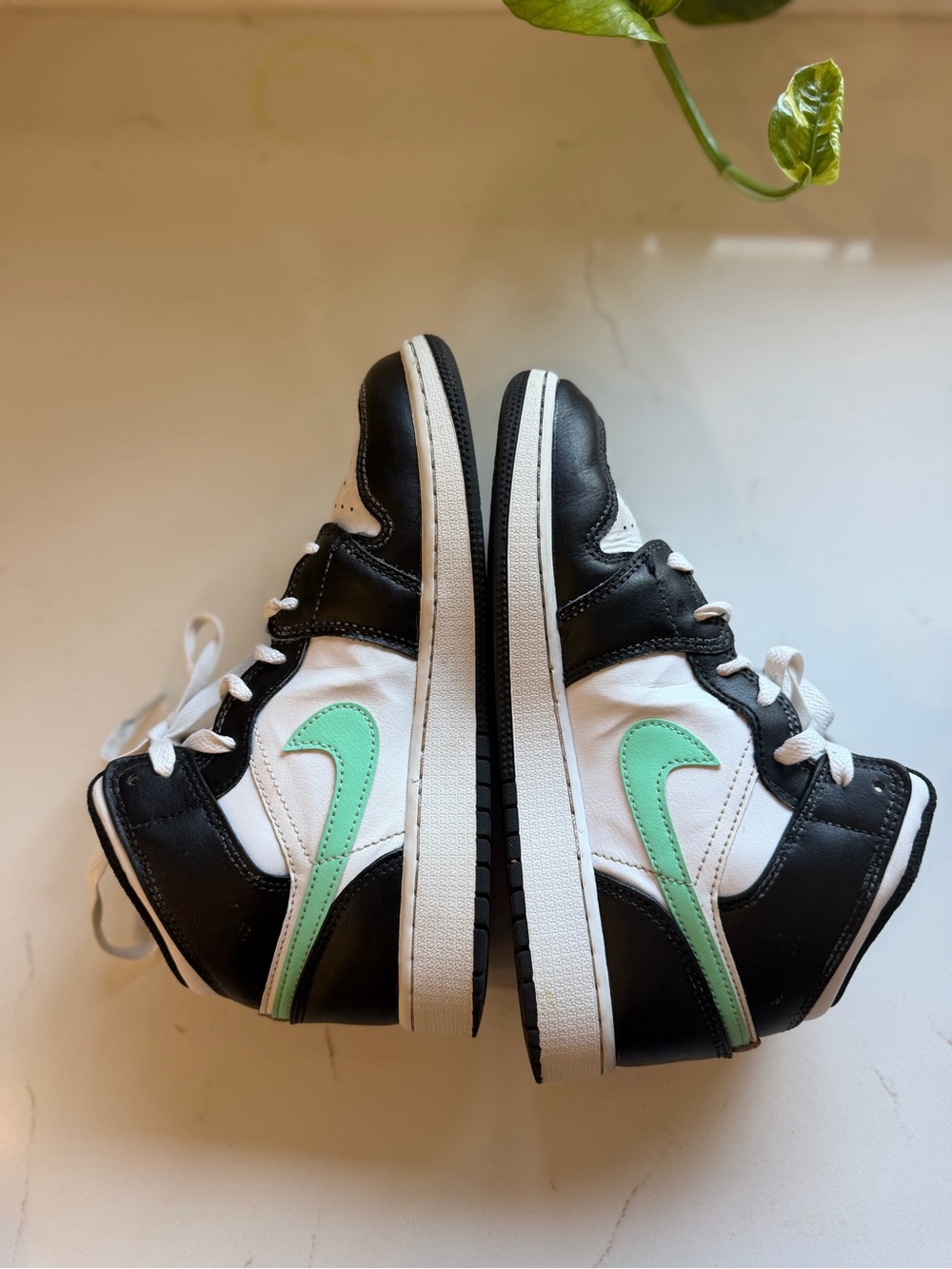 Nike air Jordan 1 mid white green glow basketball shoes youth 5